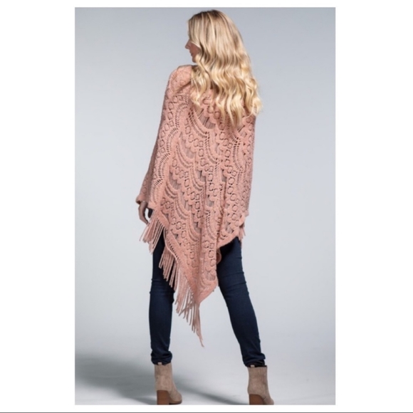 Ruggine Soft Pink Prairie Open Knit Poncho Shawl w/fringe on Cascading Hem. - Picture 4 of 4